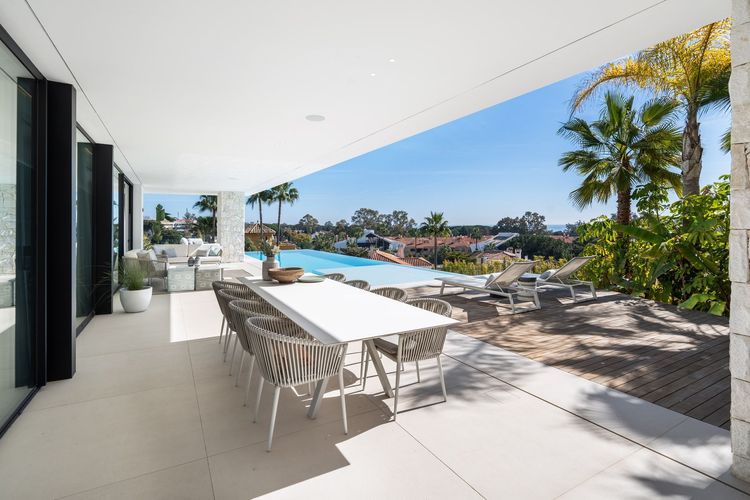 House | Resale in Carib Playa in Carib Playa, Costa del Sol - Photo 2