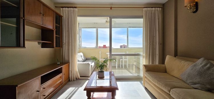Apartment | Resale in Benalmadena Costa in Benalmadena Costa, Costa del Sol - Photo 4