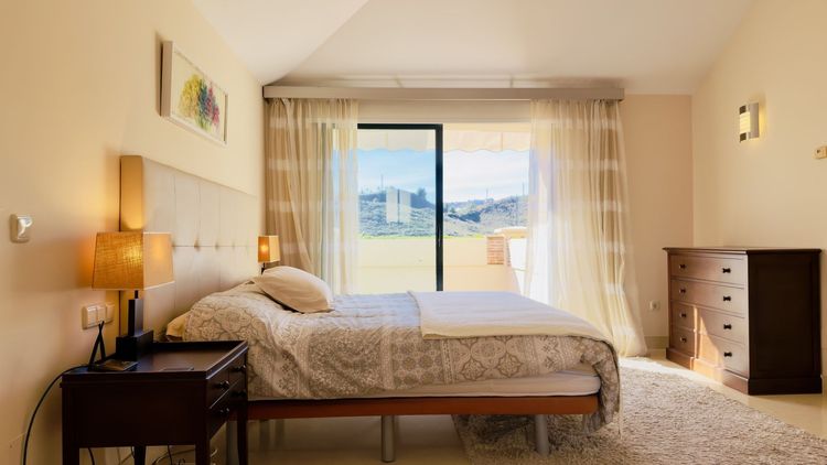 Penthouse | Resale in Benahavís in Los Capanes del Golf, Costa del Sol - Photo 4