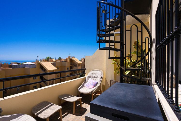 Penthouse | Resale in Calahonda in Calahonda, Costa del Sol - Photo 5