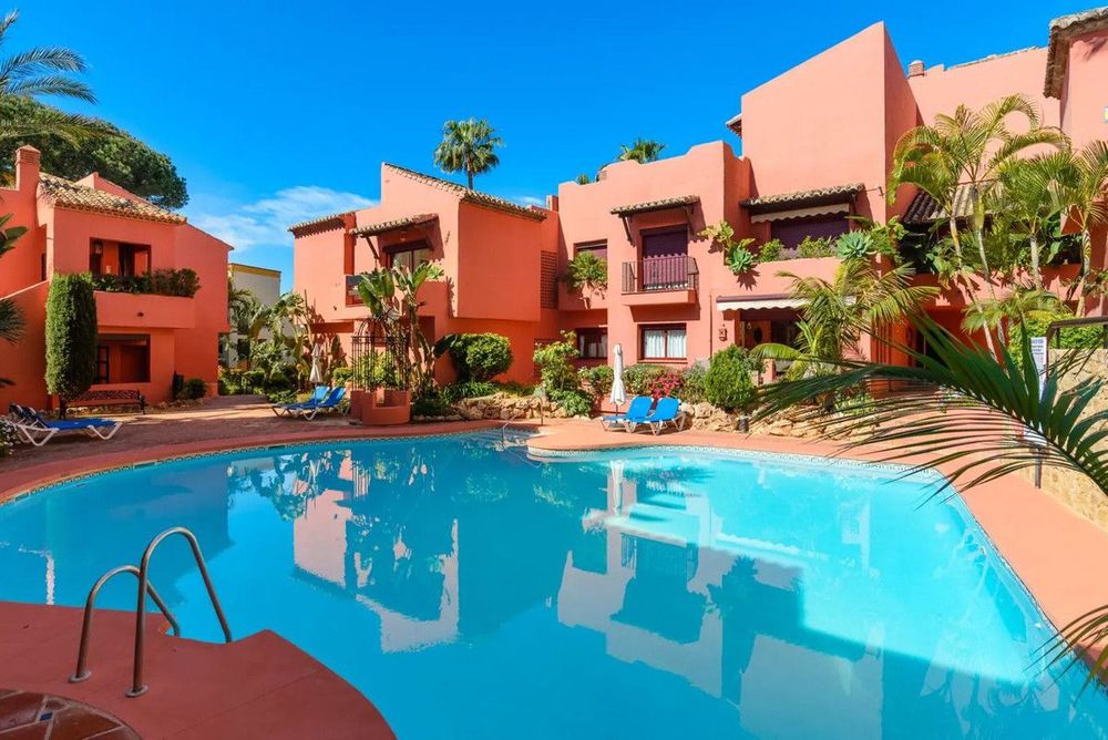 Apartment | Resale in Elviria in Elviria, Costa del Sol - Main property photo