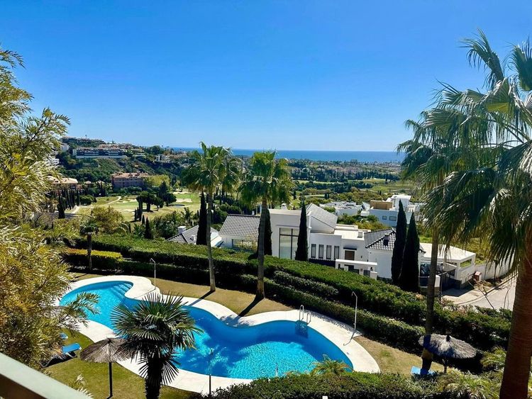 Apartment | Resale in Los Flamingos in Los Flamingos, Costa del Sol - Photo 4