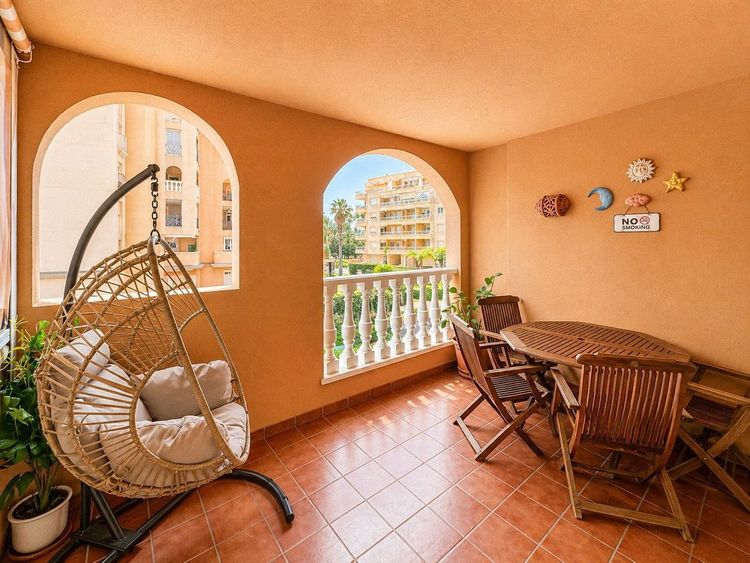 Apartment | Resale in Torrevieja in Torrevieja, Costa Blanca - Photo 2