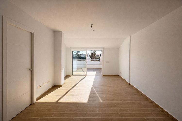 Apartment | Resale in Fuengirola in Fuengirola Others, Costa del Sol - Photo 4