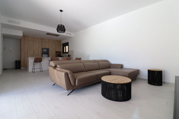 House | Resale in Algorfa in Algorfa, Costa Blanca - Photo 4