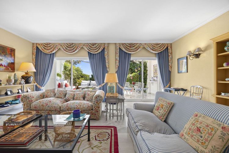 House | Resale in La Quinta in La Quinta, Costa del Sol - Photo 3