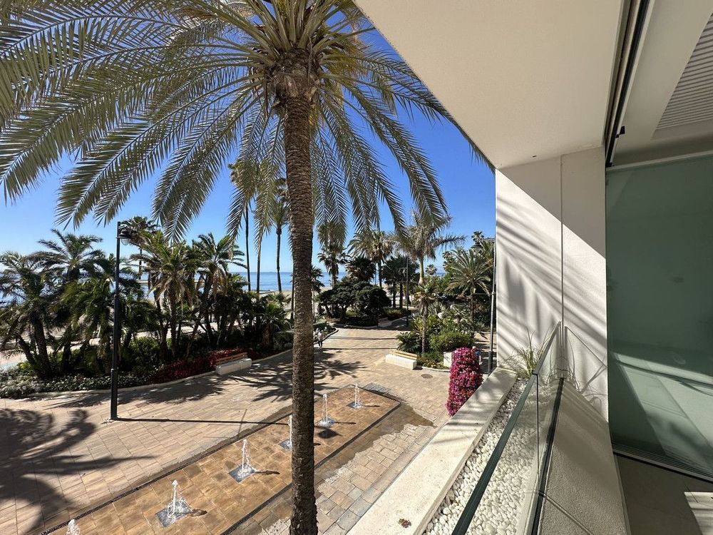 Apartment | Resale in Estepona in Estepona, Costa del Sol - Main property photo