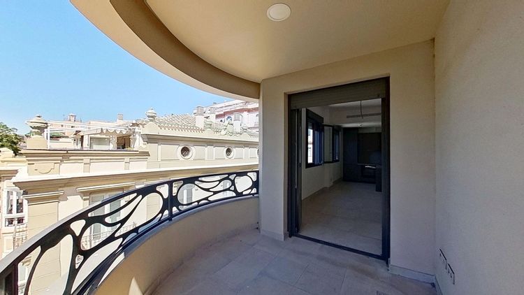 Apartment | Resale in Málaga Centro in Málaga Centro, Costa del Sol - Photo 2