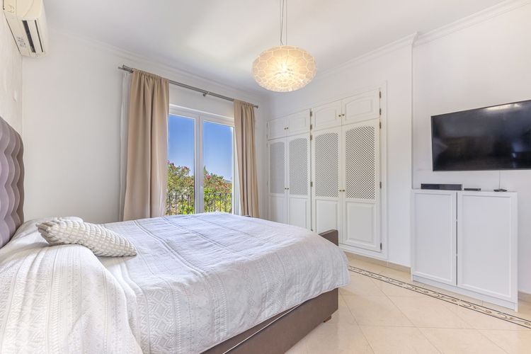 House | Resale in Sotogrande in Sotogrande Others, Costa del Sol - Photo 4