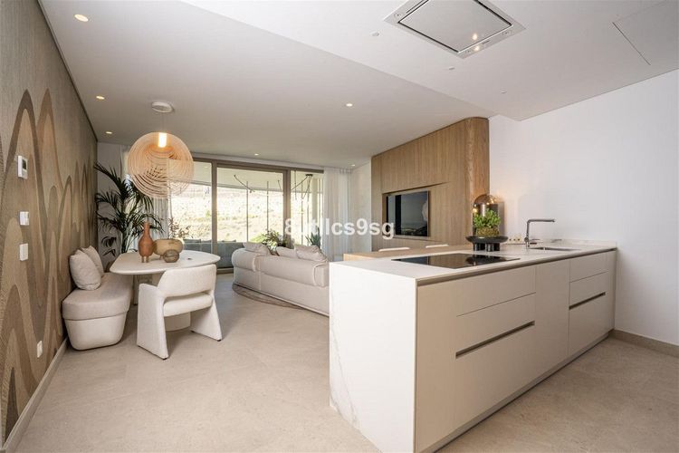 Apartment | Resale in La Quinta in La Quinta, Costa del Sol - Photo 2
