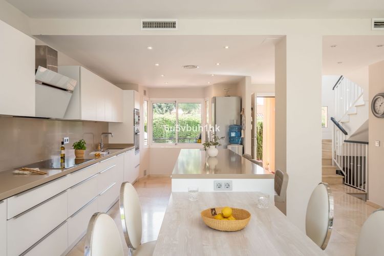 House | Resale in Sierrezuela - Development photo 1