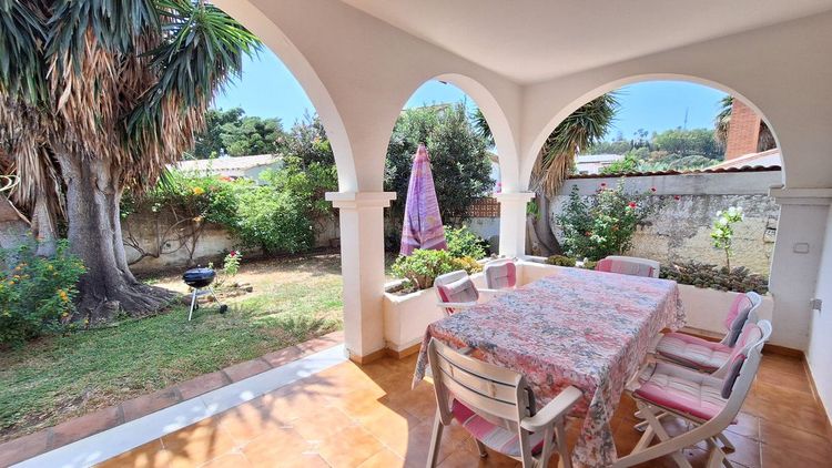 House | Resale in Estepona in Estepona, Costa del Sol - Photo 2