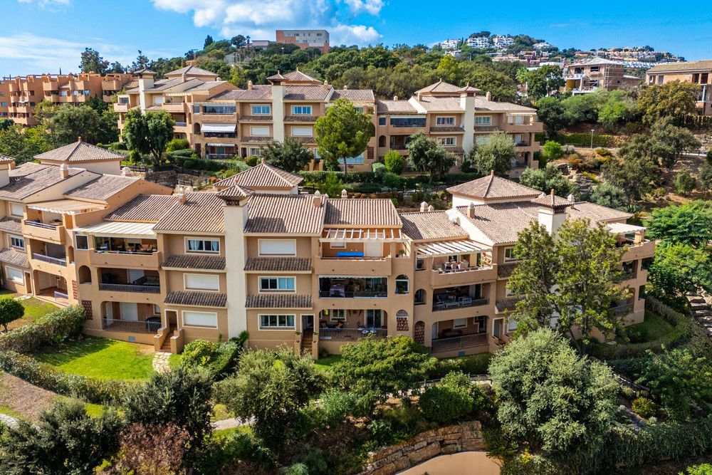 Apartment | Resale in La Mairena in La Mairena, Costa del Sol - Main property photo