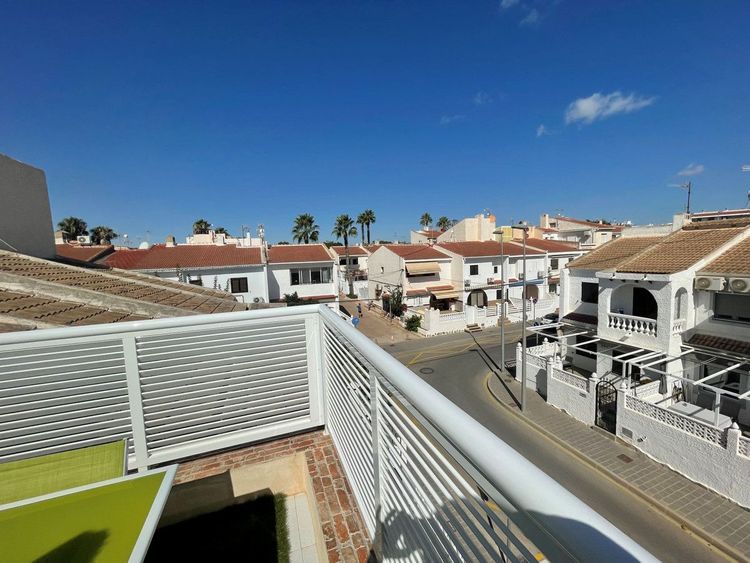 House | Resale in Mil Palmeras in Mil Palmeras, Costa Blanca - Photo 4