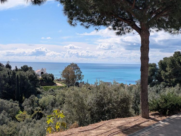 House | Resale in Torremuelle in Torremuelle, Costa del Sol - Photo 2