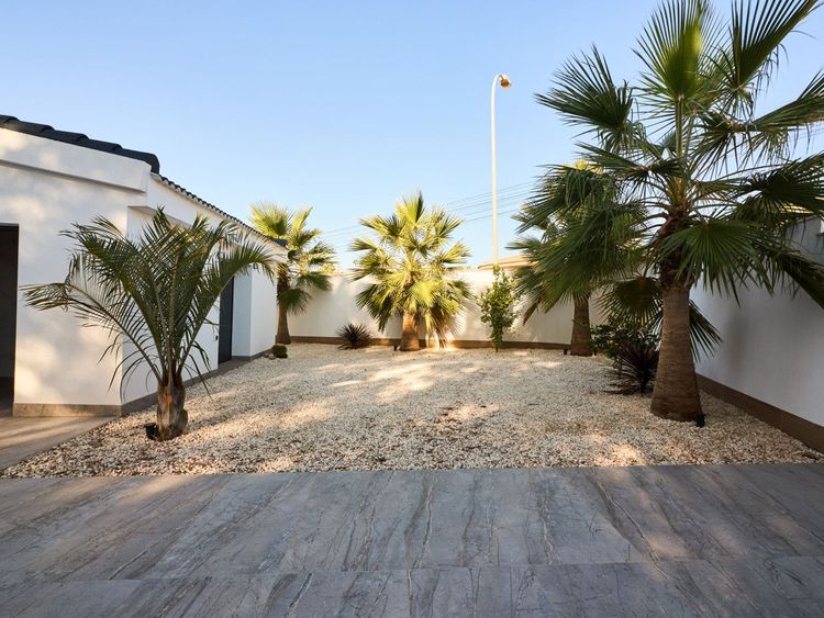 House | Resale in Rojales in Rojales, Rosales / Quesada, Costa Blanca - Photo 5