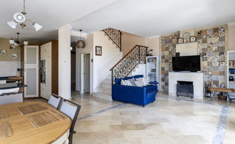 House | Resale in La Mairena in La Mairena, Costa del Sol - Photo 4