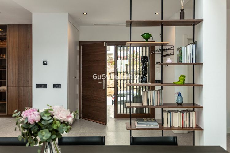 House | Resale in Estepona in Estepona, Costa del Sol - Photo 3