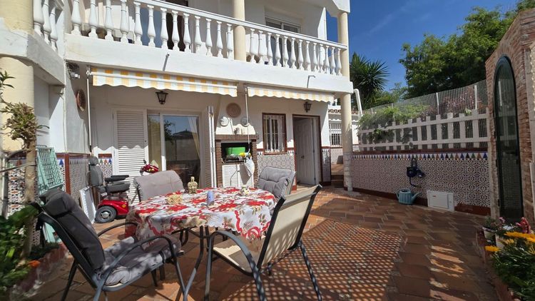 House | Resale in Arroyo de la Miel in Arroyo de la Miel, Costa del Sol - Photo 2