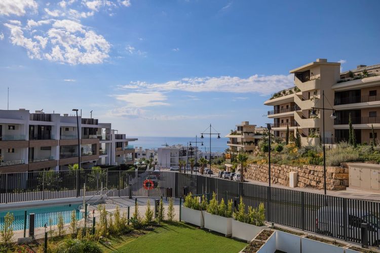 Apartment | Resale in Fuengirola in Fuengirola Others, Costa del Sol - Photo 5