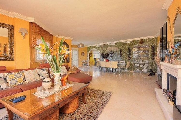 House | Resale in Playamar in Playamar, Costa del Sol - Photo 2