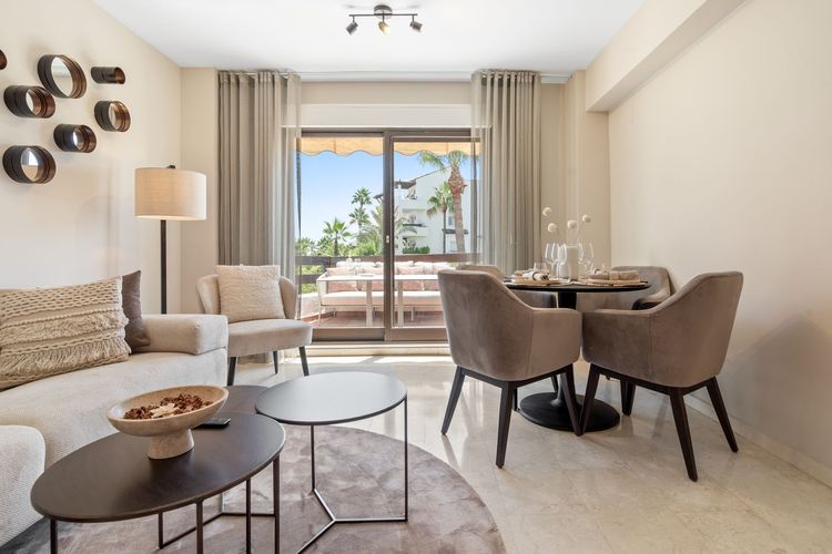 Apartment | Resale in Estepona in Estepona, Costa del Sol - Photo 2