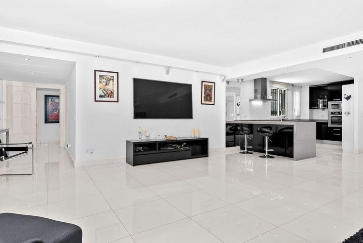 Apartment | Resale in Marbella in Marbella Others, Costa del Sol - Photo 5