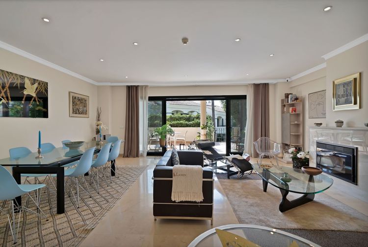 listing card gallery