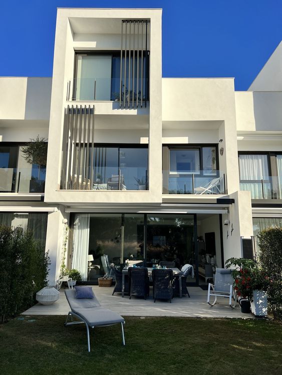 House | Resale in Sotogrande in Sotogrande Others, Costa del Sol - Photo 2