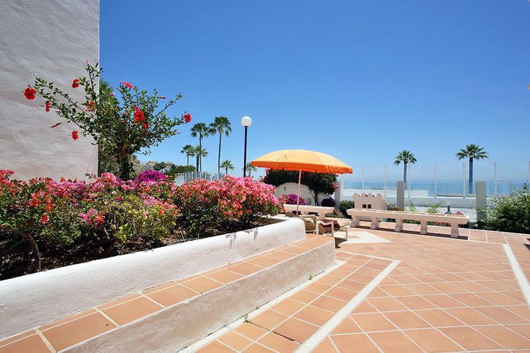 Apartment | Resale in Puerto Banús in Puerto Banús, Costa del Sol - Photo 3