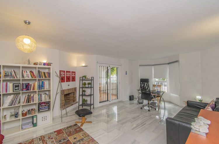 Apartment | Resale in Nueva Andalucía in Nueva Andalucía Others, Costa del Sol - Photo 5