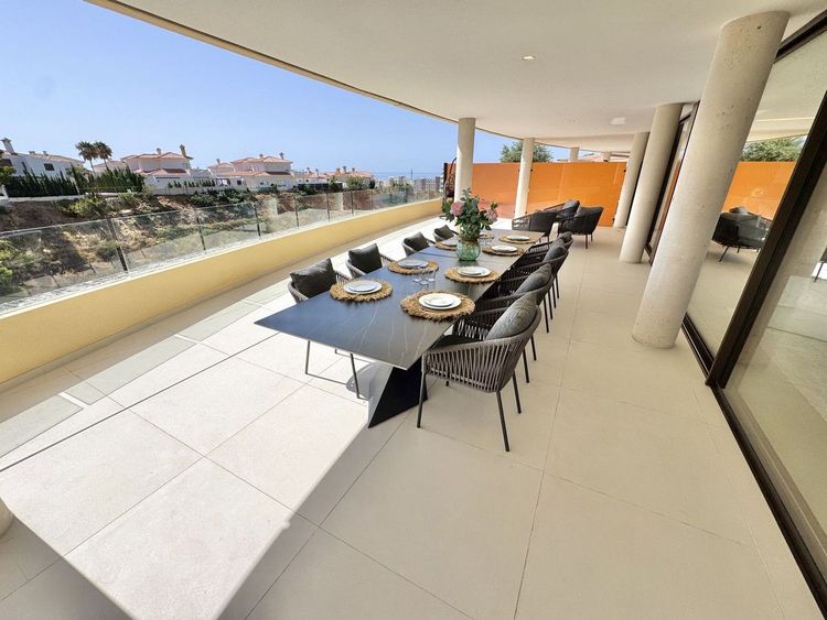 Apartment | Resale in Benalmadena Costa in Benalmadena Costa, Costa del Sol - Photo 4