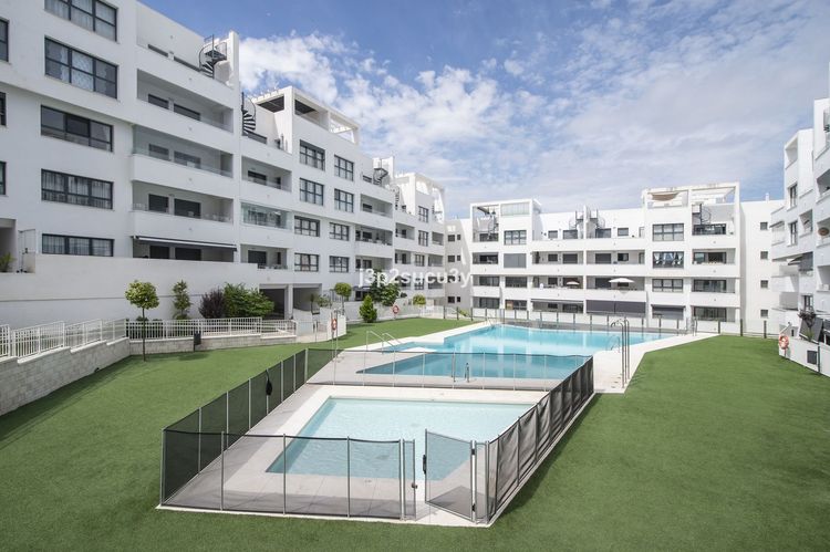 listing card gallery