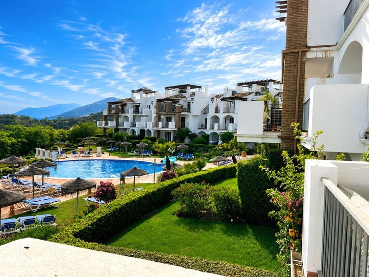 Apartment | Resale in Los Arqueros in Los Arqueros, Costa del Sol - Photo 2