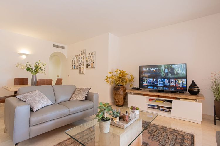Apartment | Resale in Bel Air in Bel Air, Costa del Sol - Photo 2