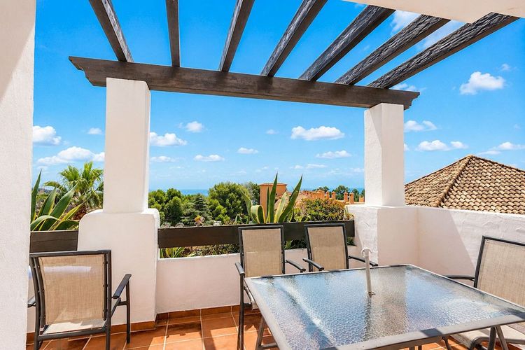 Apartment | Resale in Calahonda in Calahonda, Costa del Sol - Photo 4