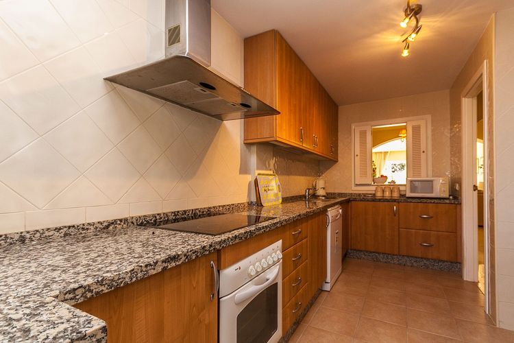 Apartment | Resale in Elviria in Elviria, Costa del Sol - Photo 5