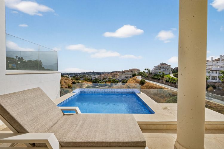 Apartment | Resale in Nueva Andalucía - Development photo 1