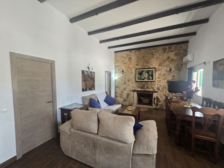 House | Resale in Estacion de Cartama in Estacion de Cartama, Costa del Sol - Photo 5