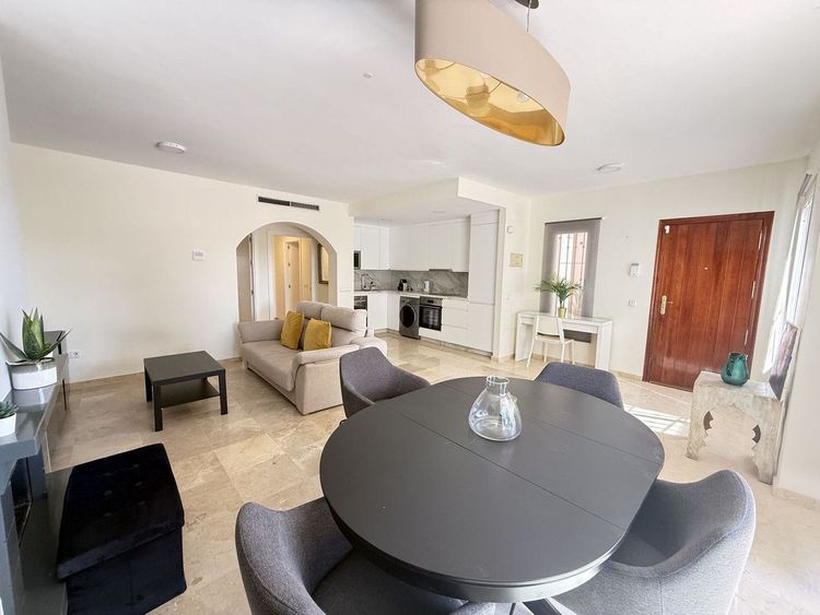 Apartment | Resale in Aloha in Aloha, Costa del Sol - Photo 2