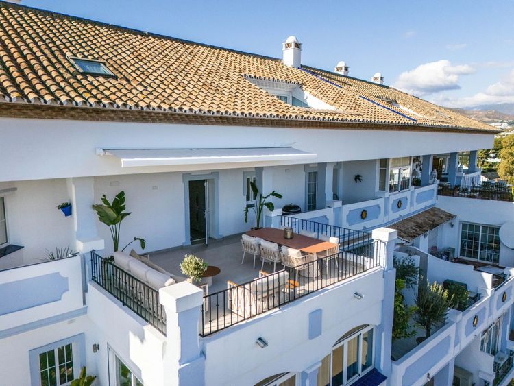 Penthouse | Resale in Nueva Andalucía in Nueva Andalucía, Costa del Sol - Photo 3
