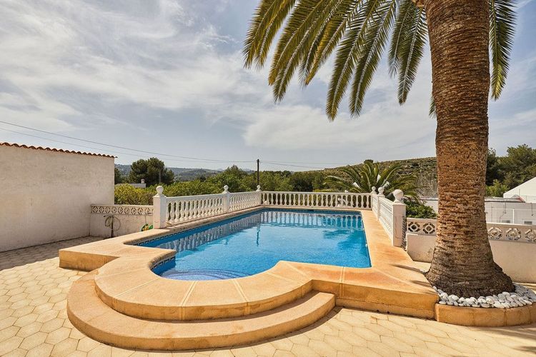 House | Resale in Moraira in Moraira, Costa Blanca - Photo 2