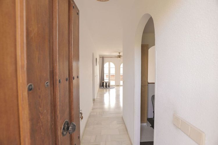 Apartment | Resale in El Faro in El Faro, Costa del Sol - Photo 4