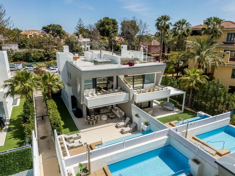 House | Resale in Puerto Banús in Puerto Banús, Nueva Andalucía, Costa del Sol - Photo 2