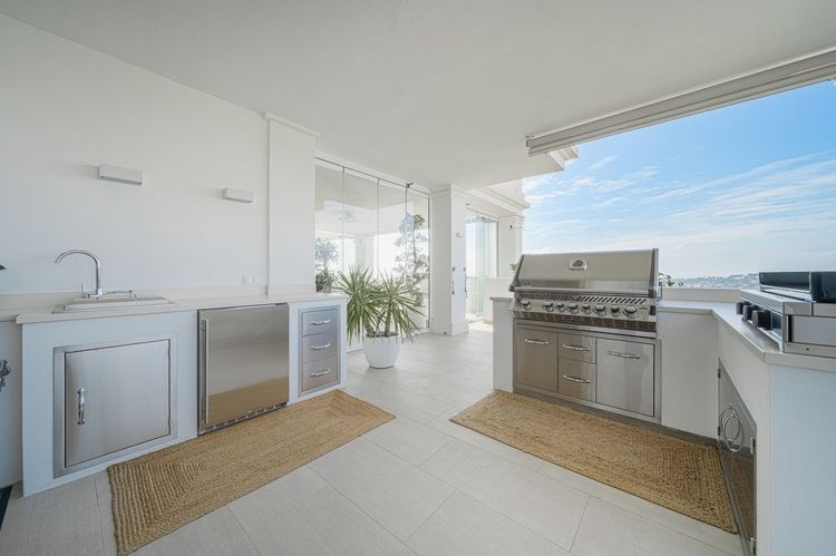 Apartment | Resale in Aloha in Aloha, Costa del Sol - Photo 5