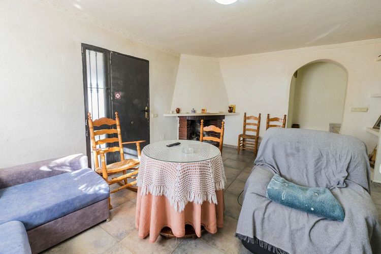 House | Resale in Tolox in Tolox, Costa del Sol - Photo 4