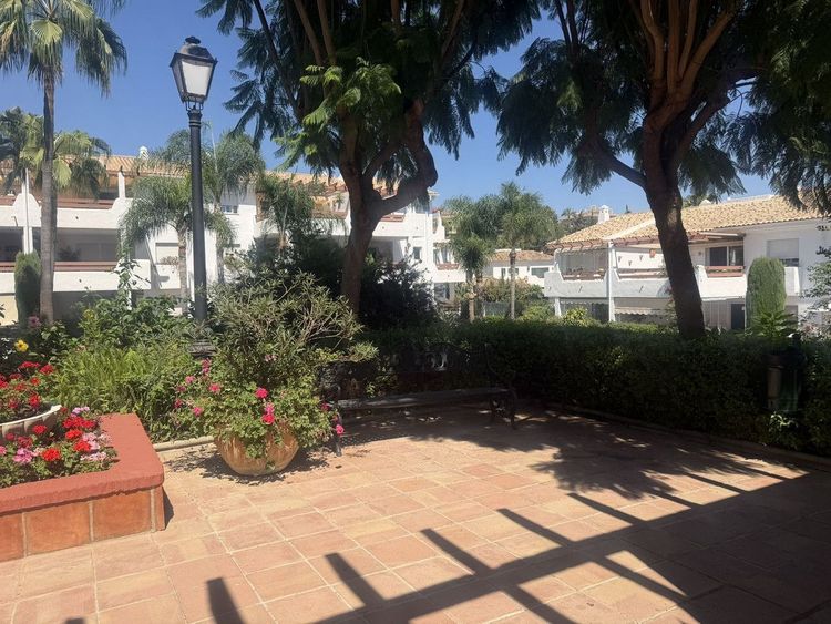 Apartment | Resale in New Golden Mile in New Golden Mile, Estepona East Others, Costa del Sol - Photo 3