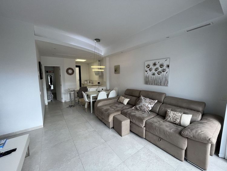 House | Resale in Villamartin in Villamartin, Costa Blanca - Photo 5