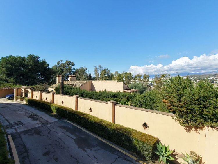 House | Resale in Atalaya in Atalaya, Costa del Sol - Photo 3