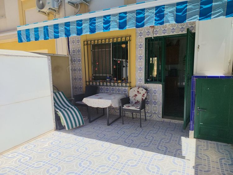 House | Resale in La Zenia in La Zenia, Costa Blanca - Photo 2